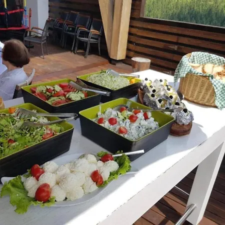 Private Apartment Lora -U Sklopu Aparthotel Vucko 4*