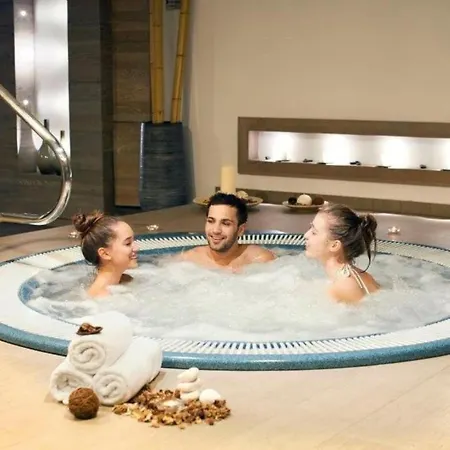 Private Lora - Vucko Apartman 4*